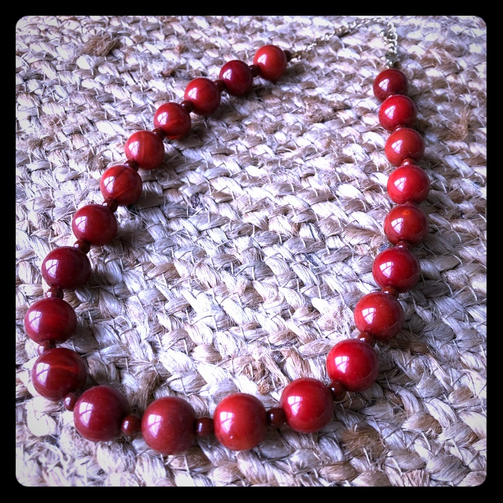 Red wine round beaded necklace